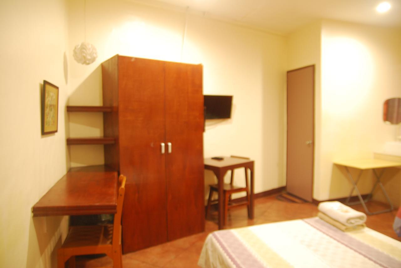 Centro Mactan Suites Lapu-Lapu City Dış mekan fotoğraf